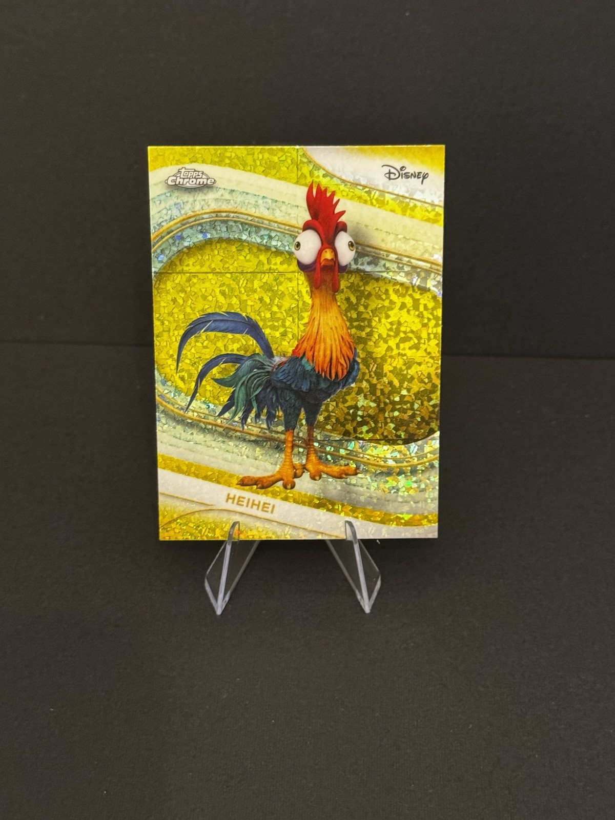 2025 Topps Chrome Disney HEIHEI oro mini diamante #19