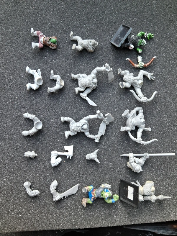Warhammer AOS / TOW lot de bitz orques