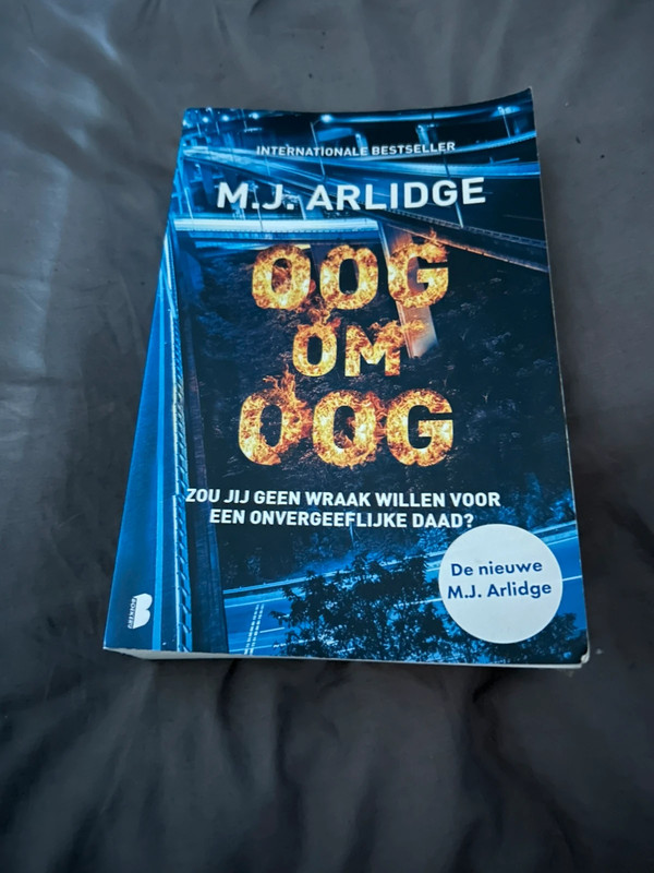 Spannend boek slechts 1 persoon heeft het gelezen, zo goed als nieuw dus.  587 pagina's