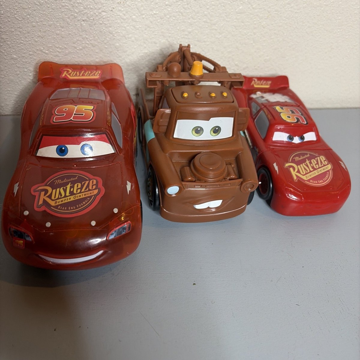 Set tre auto Disney 2lightning McQueen to mater Queen Box219