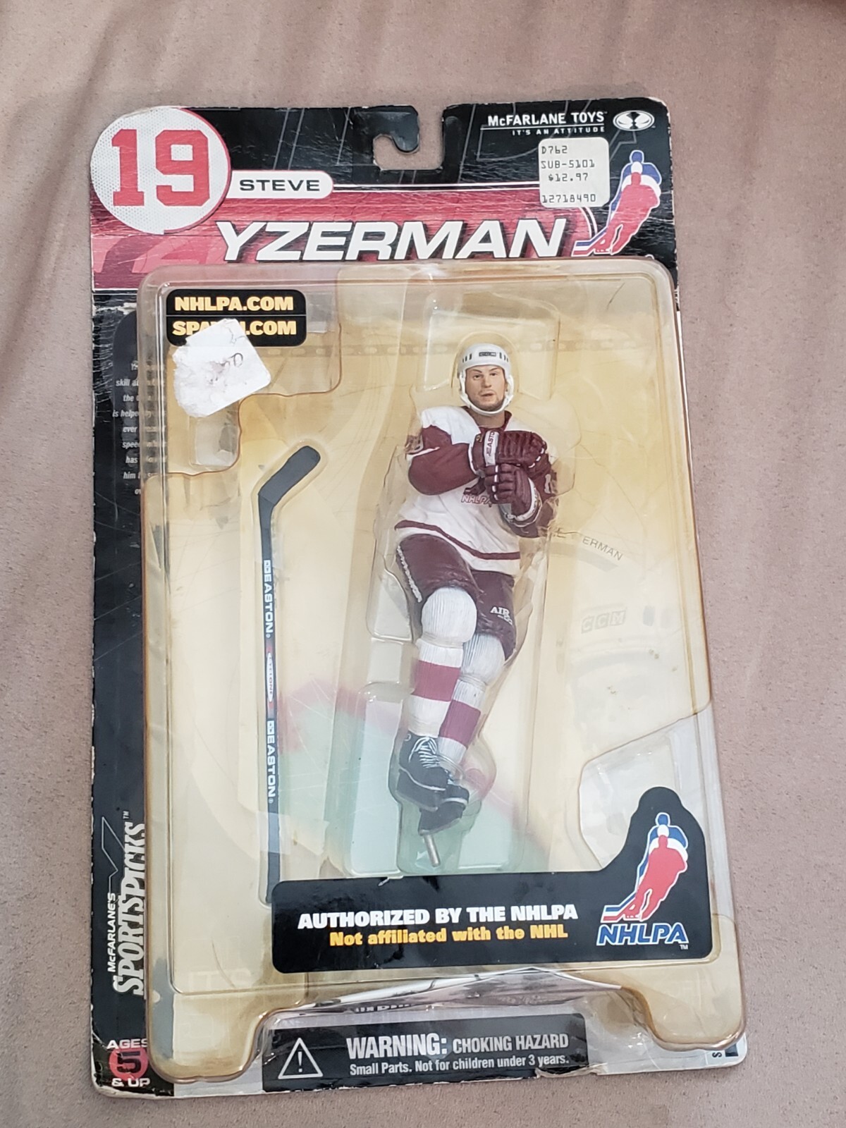 McFarlane NHL Series 1 Steve Yzerman 2000 SportsPicks Figure Detroit Red Wings