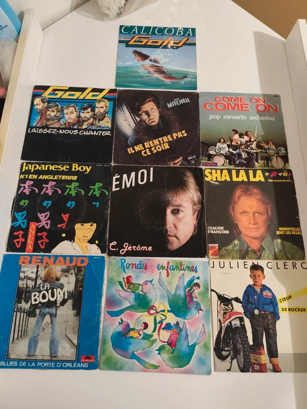 Lot de 10 vinyles 45 tours