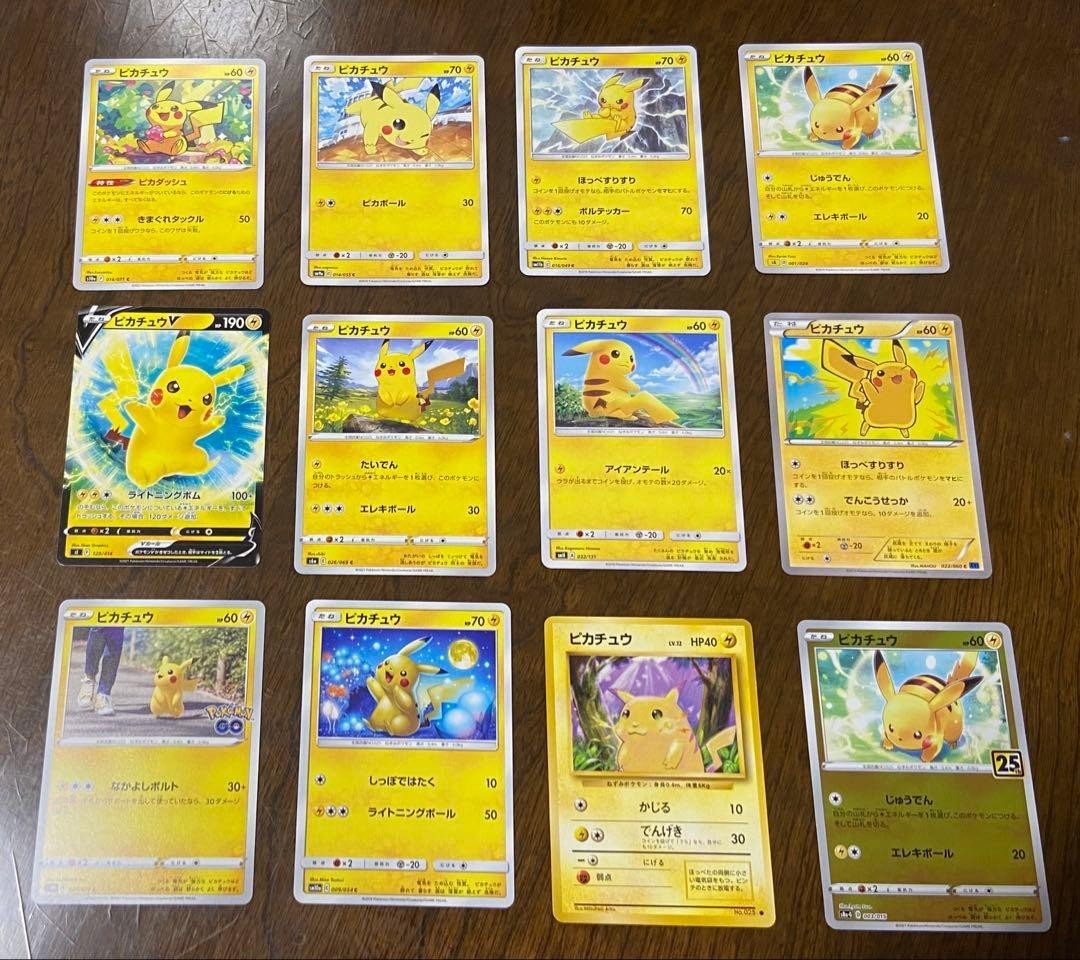 Lotto 12 carte Pokemon TCG Pikachu V 25th Old Back da collezione 13+