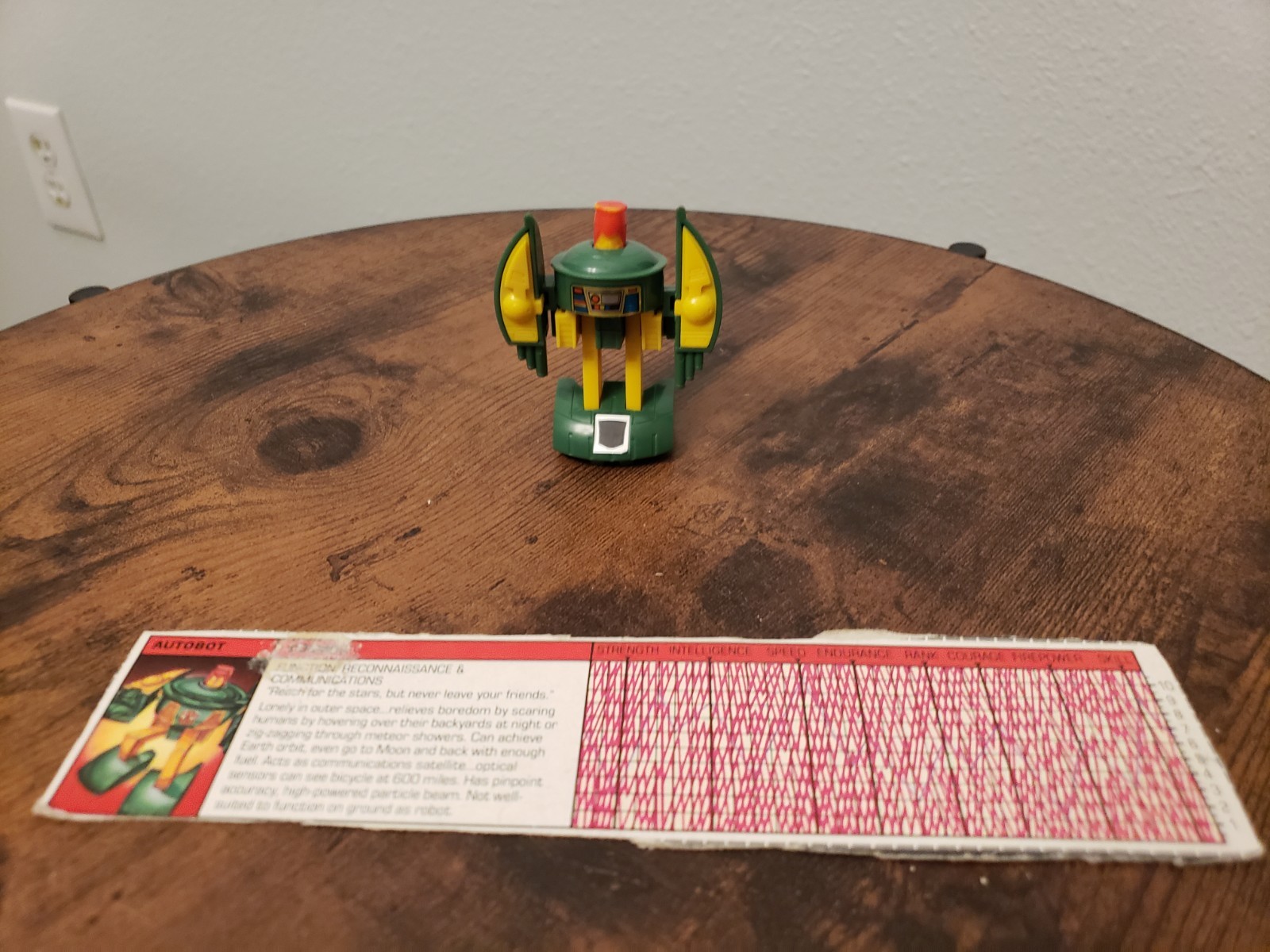 Minibot Autobot Transformers G1 1984 vintage: disco volante Cosmos con specifiche tecniche