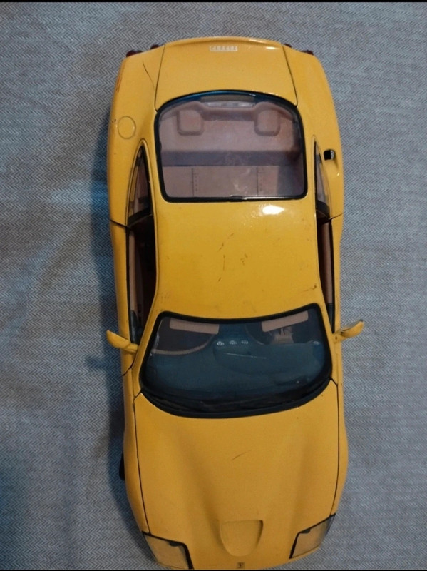 Maqueta Ferrari F50 1:18 Amarillo | Modelo Coleccionista