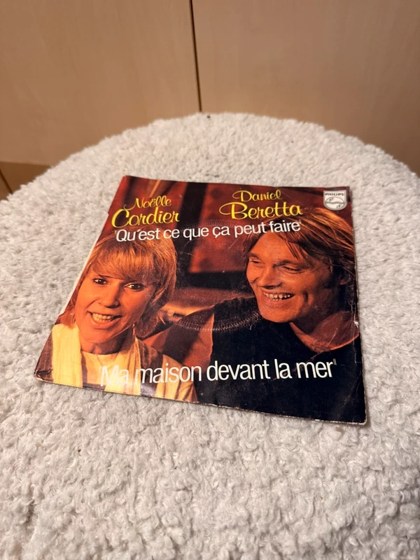 vinyle Noëlle Cordier Daniel Beretta Qu’est ce que ça peut faire - Ma maison devant la mer 45 tours