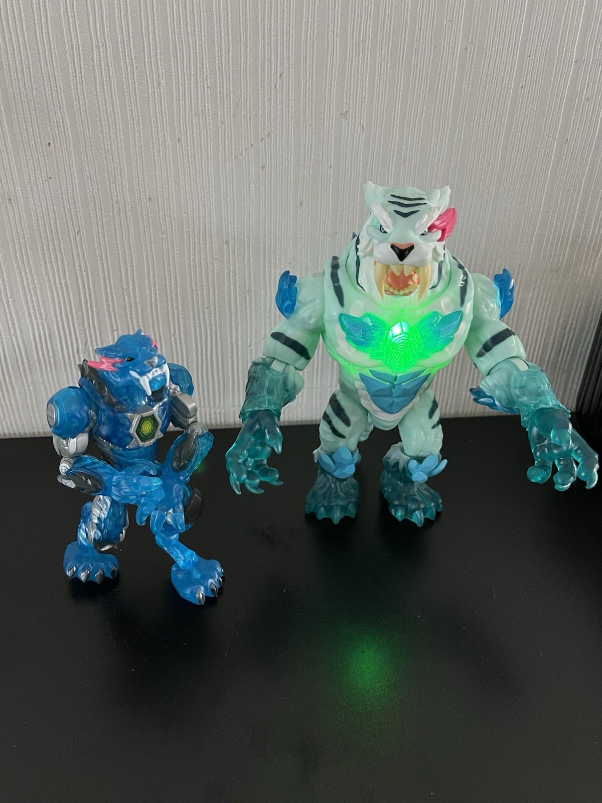 Pacchetto action figure MrBeast Lab Cryo Lab Tiger e Small Stealth Panther