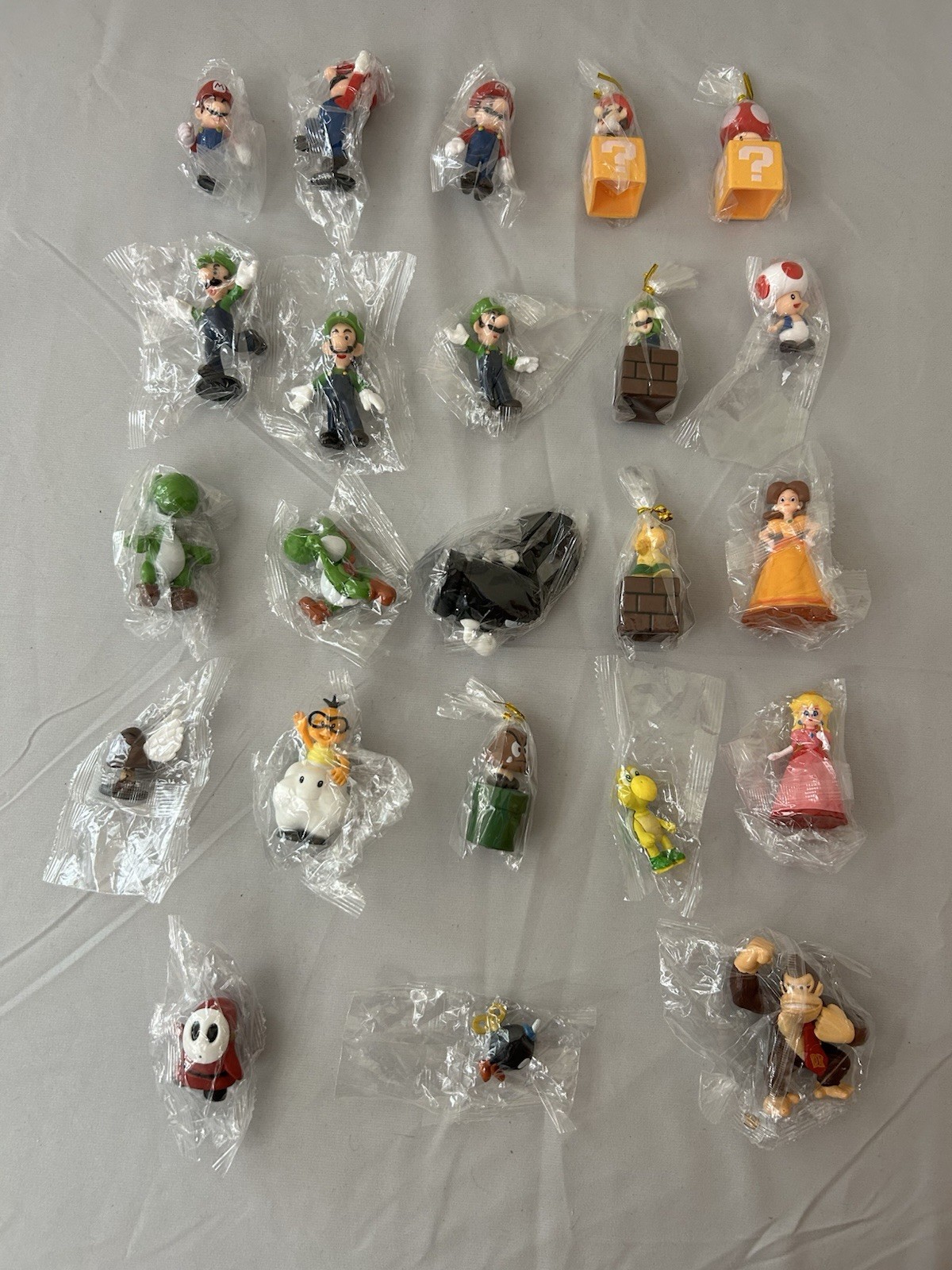 Nintendo 2" Super Mario Bros. Figures 23 Pieces