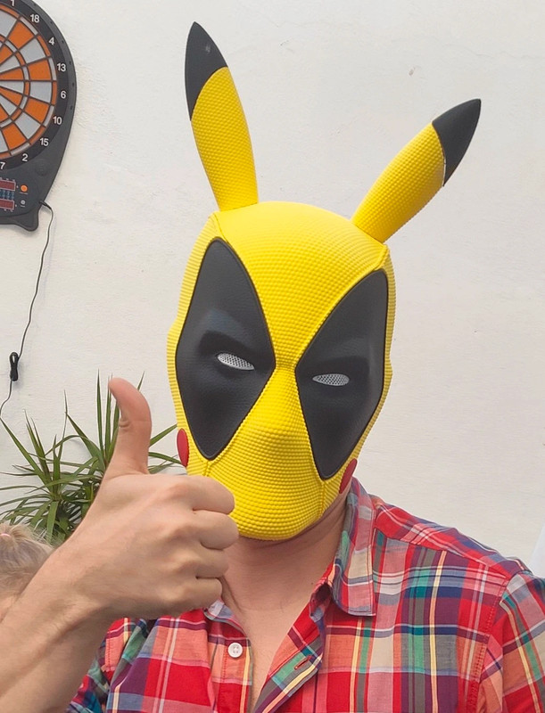 casco Deadpool pikachu