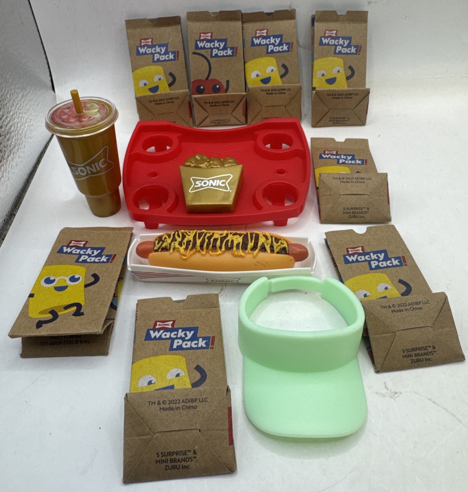 Cappello Sonic Mini Brands, vassoio bevande cibo, rara tazza oro, hot dog, patatine fritte + D2