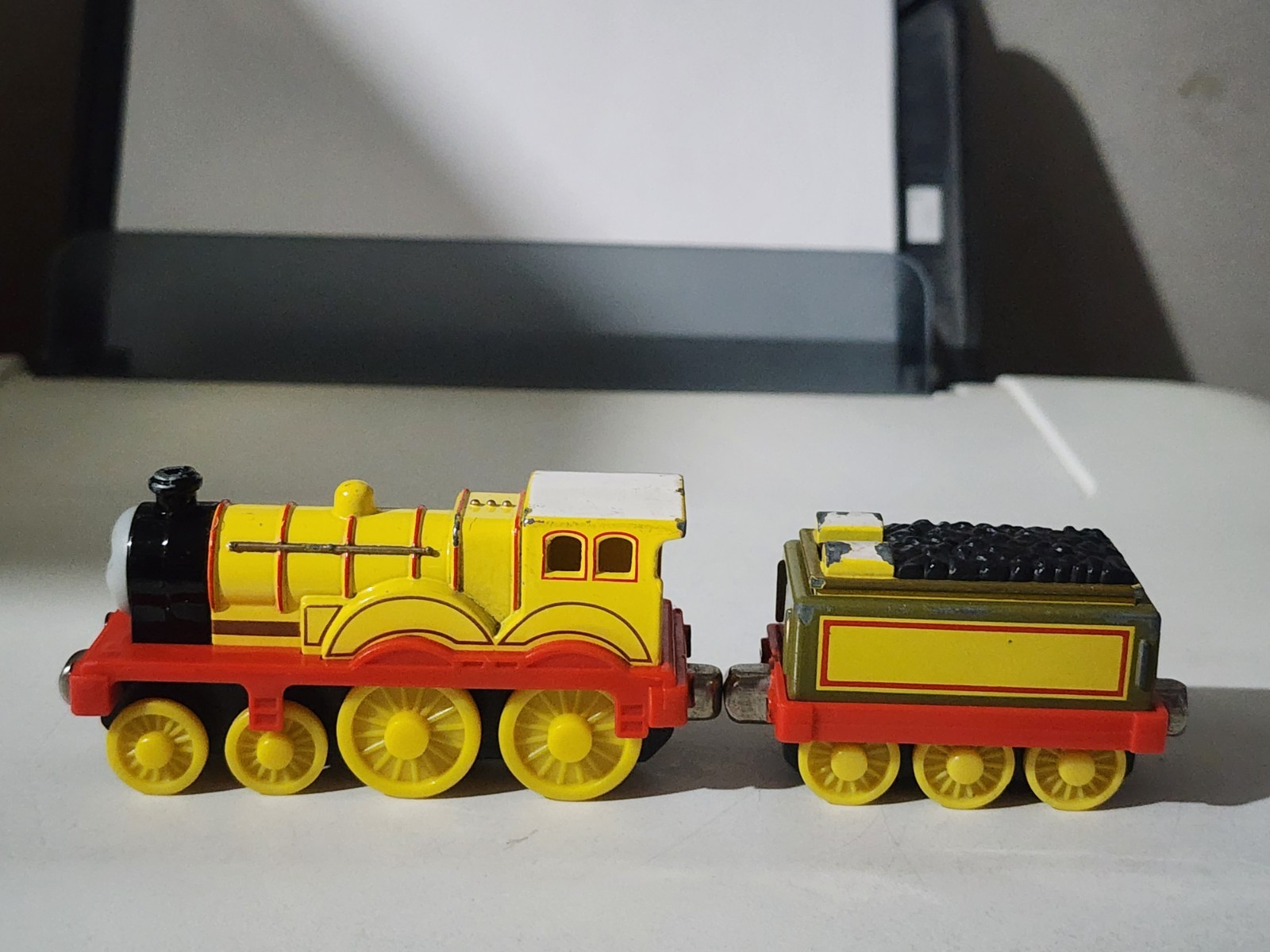 2006 THOMAS & FRIENDS TAKE N PLAY MOLLY & MOLLY'S TENDER GIALLO MOTORI PRESSOFUSI 