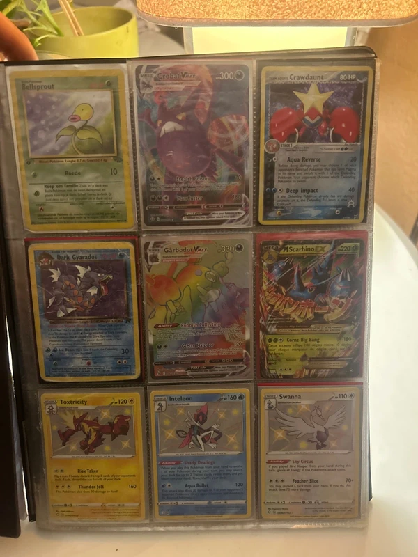 Large lot of Pokemon cards vintages & recent official cards