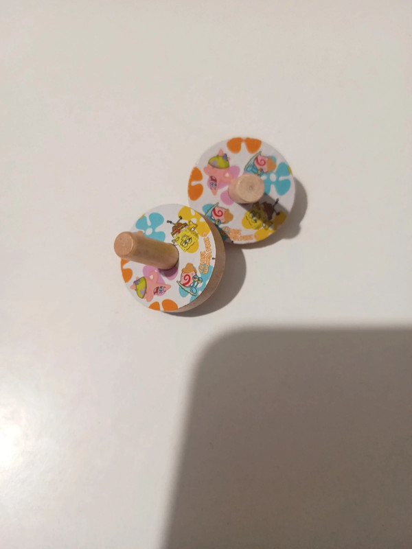 Set di due trottole in legno di Spongebob