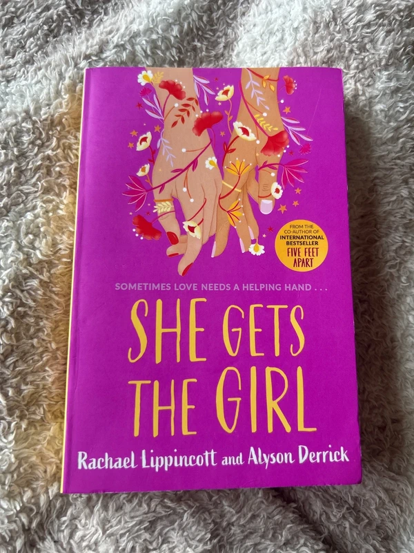 🇬🇧she gets the girl