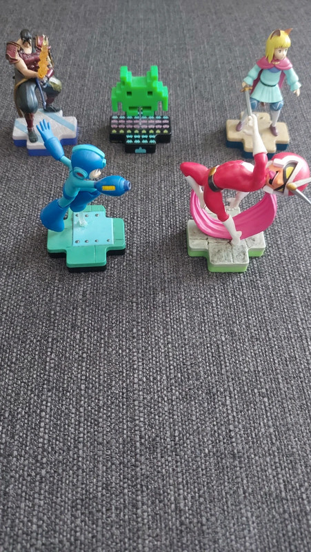 Set Totaku Figures   5 pcs