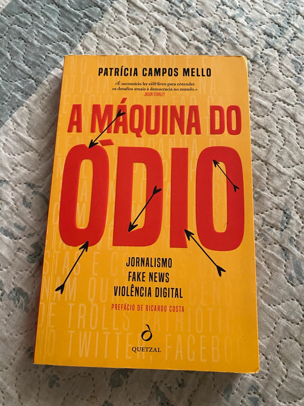 Livro:” A máquina do ódio” de Patrícia Campos Mello