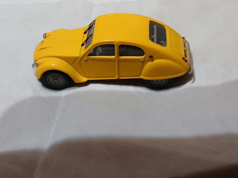2CV jaune Norev pour collectionneur
