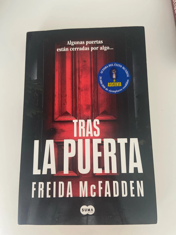 Tras la puerta