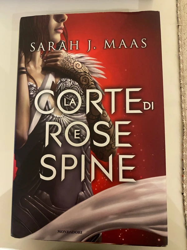 La corte di rose e spine