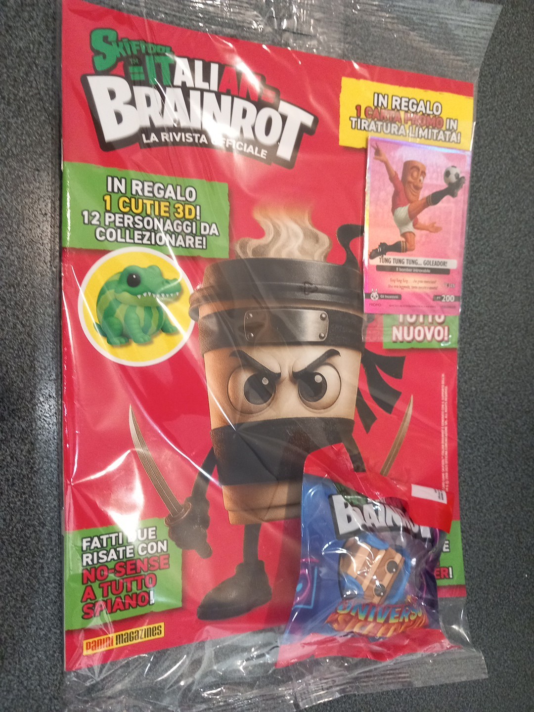 Rivista ITALIAN BRAINROT SKIFIDOL Con TUNG TUNG TUNG .. + PORTACHIAVI  1 BLOCCO
