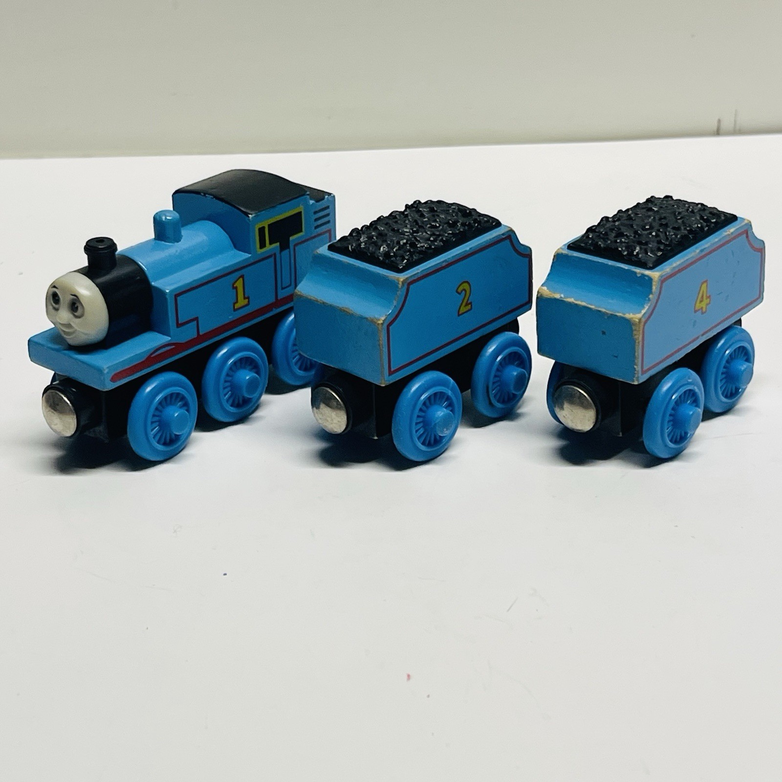 2000 Thomas & Friends Wooden Railway Thomas Engine with Coal Tender #2 And #4