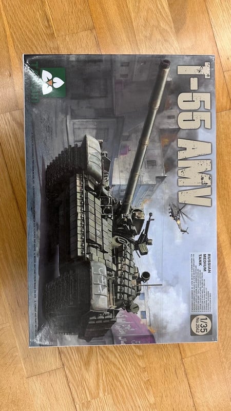 Maqueta takom T-55 AMV Russian Medium Tank 1/35