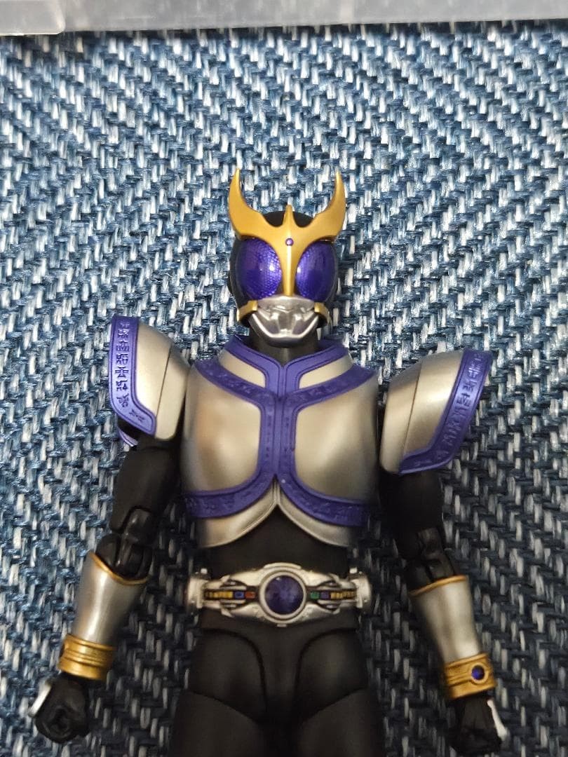Action figure Kamen Rider Kuuga Titan Form Figuarts, con custodia, ottime condizioni