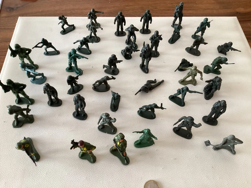 Soldatini di plastica oltre 40 pezzi