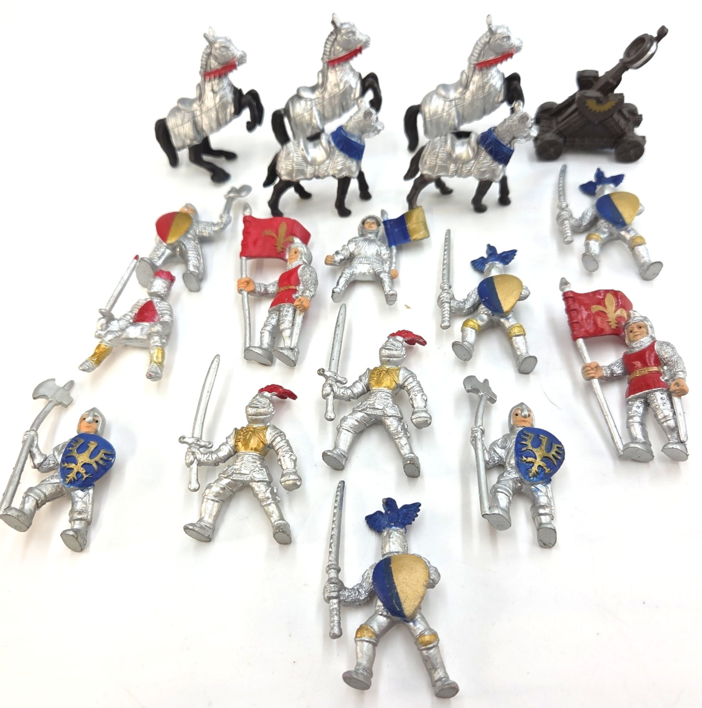 18  Safari Ltd. Medieval Figures Knights Catapult Armored Horses (R7)