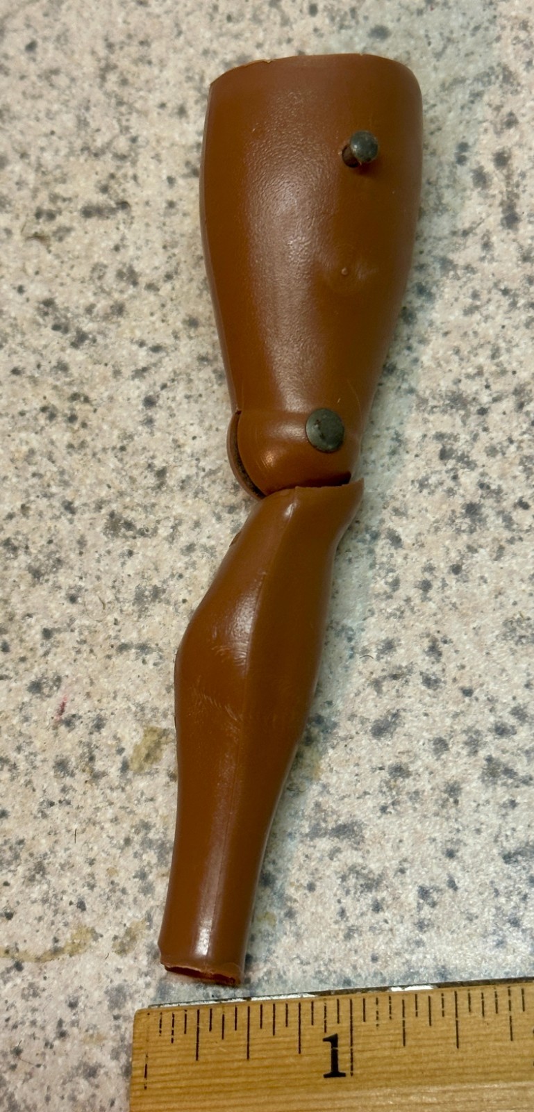 Figurina afroamericana vintage 1970 Hasbro Gi Joe Adventure Team AA gamba destra