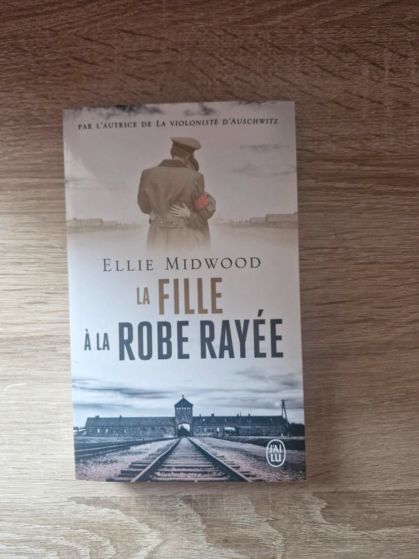 Livre - d'Ellie Midwood - La Fille à la Robe Rayée