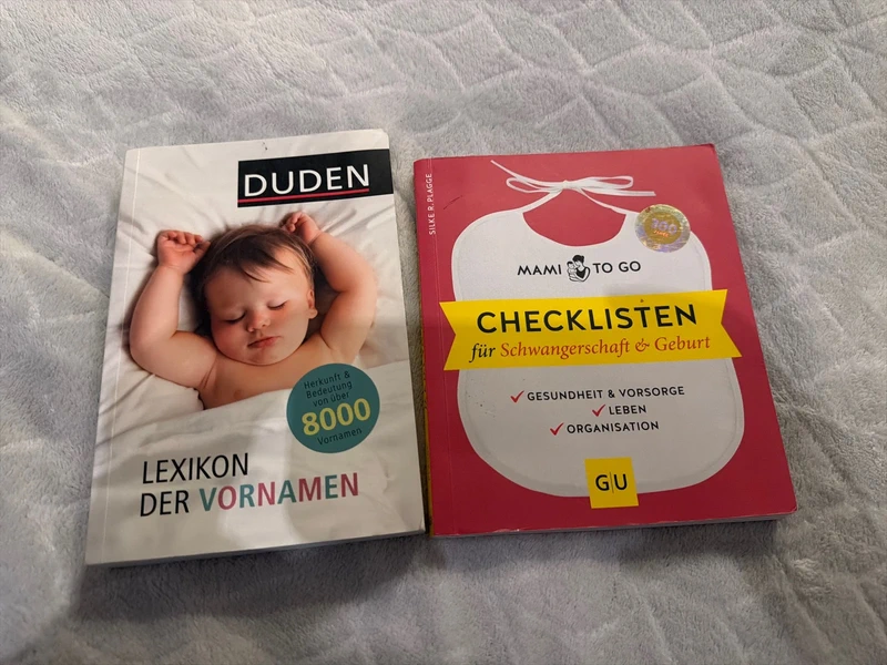 📚 2 Bücher rund um Schwangerschaft & Baby – Duden Vornamen & Checklisten