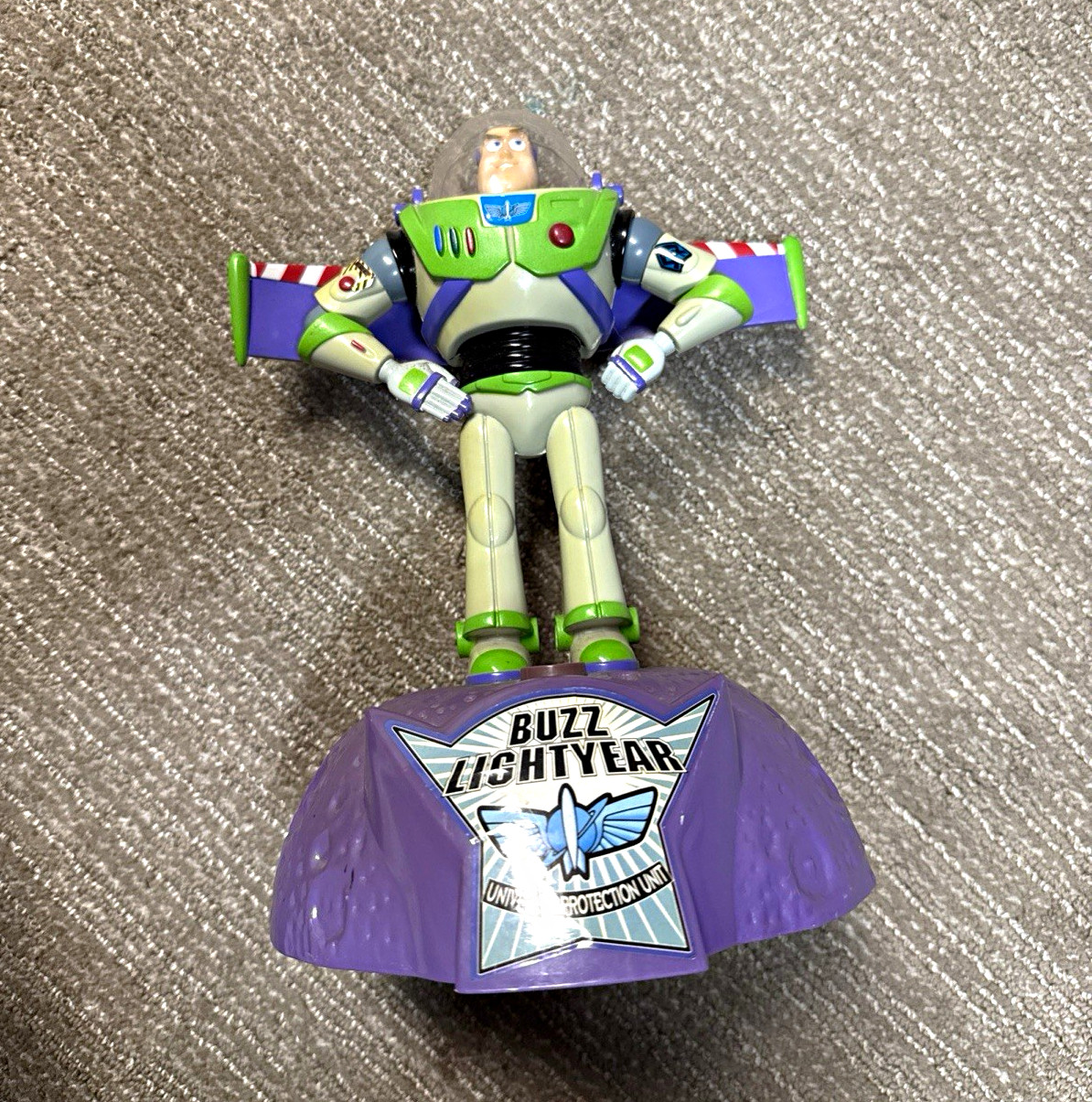 Thinkway Toys Buzz Lightyear Toy Story Modellino con Base Supporto Plastica