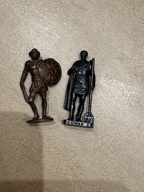 Lotto soldatini Kinder Ferrero vintage – Roman 2 e gladiatori romani in metallo