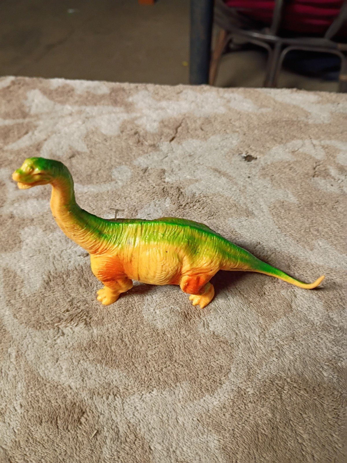 FIGURA BRONTOSAURO MULTICOLORE ALTA 4 POLLICI LUNGA 5 POLLICI