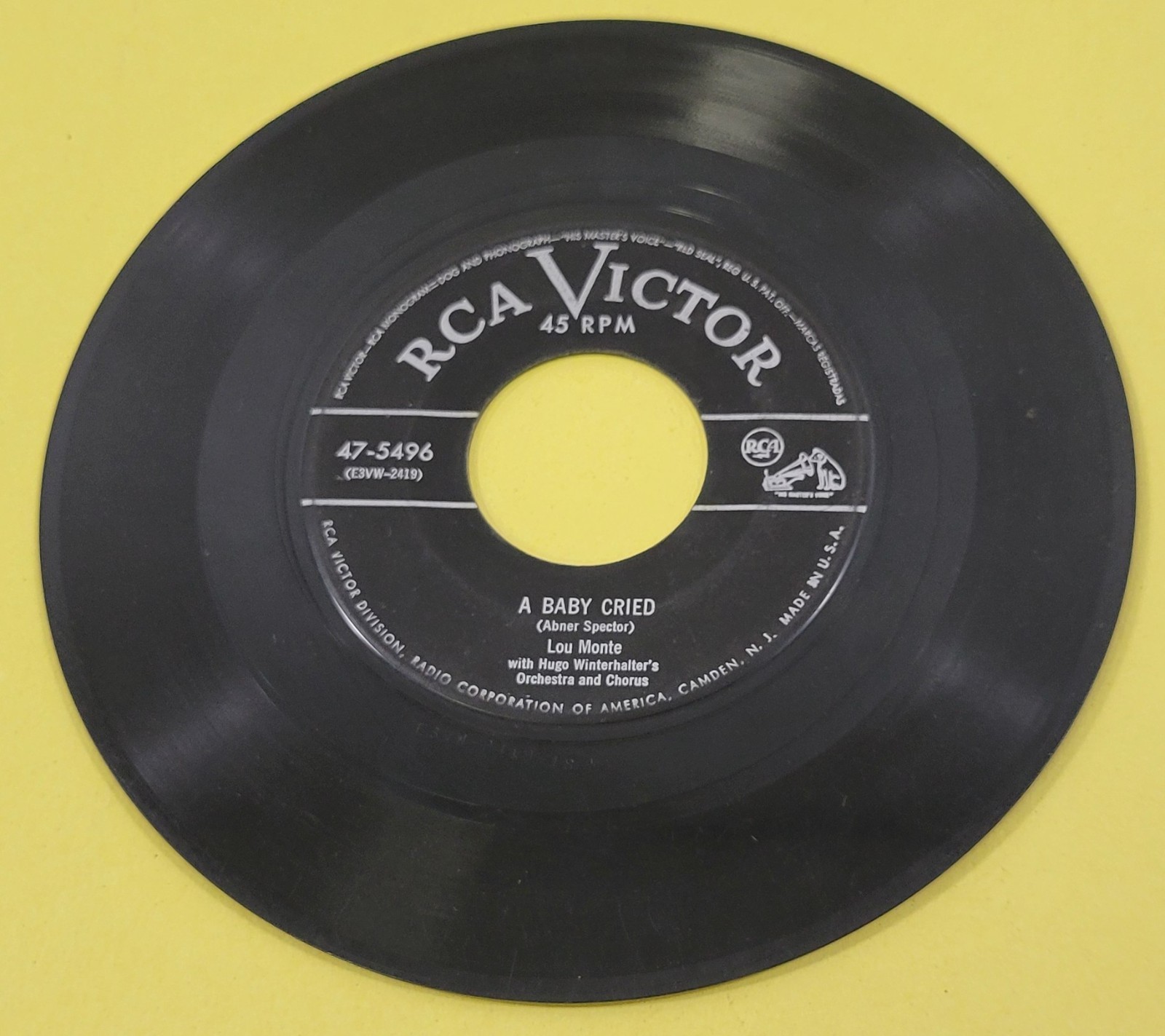 OO) Lou Monte - One Moment More - A Baby Cried - RCA - 7" Vinyl Record - 45 RPM