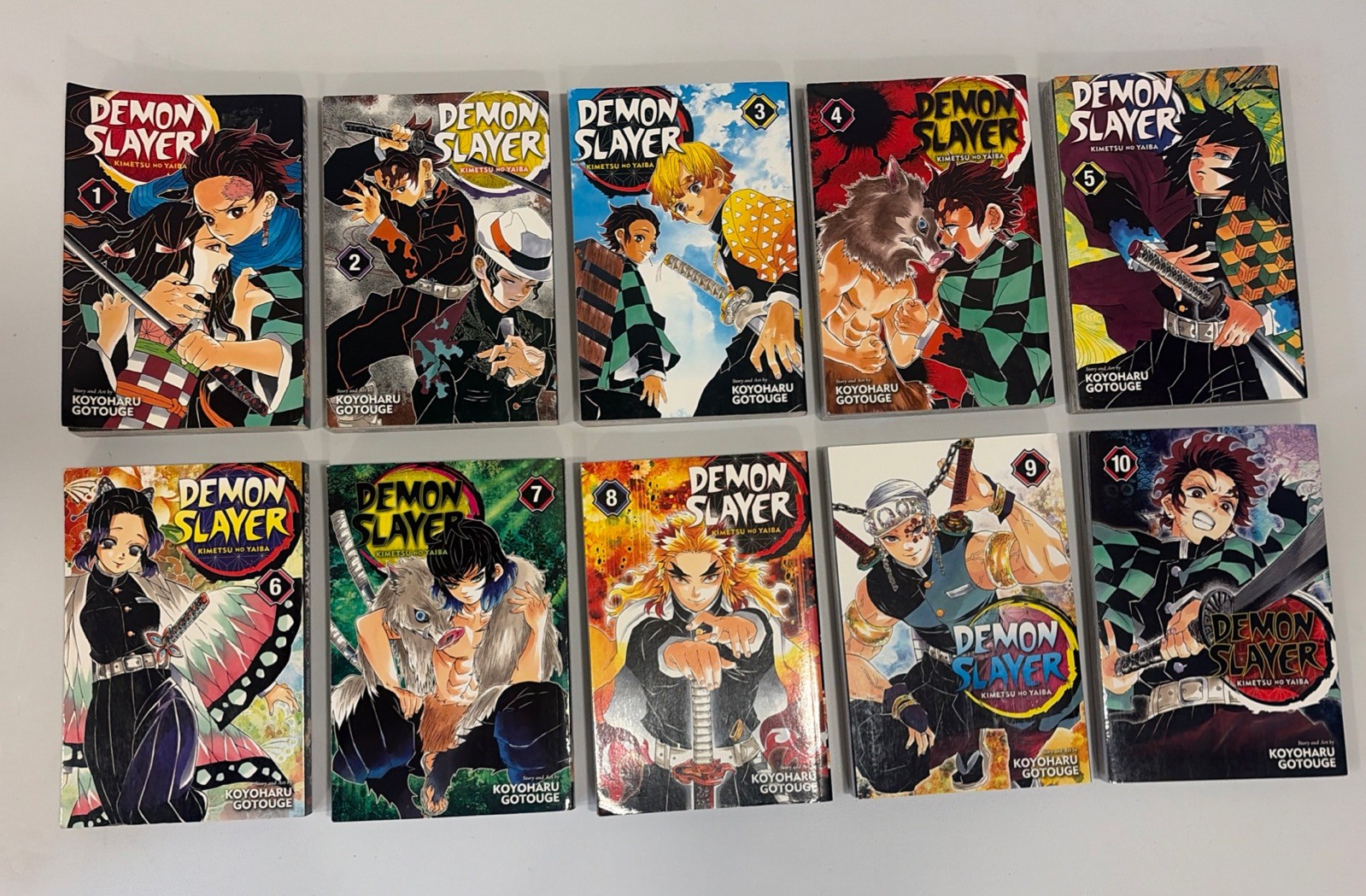 Lotto di 9: Demon Slayer Manga libri in inglese 1-10 Kimetsu No Yaiba