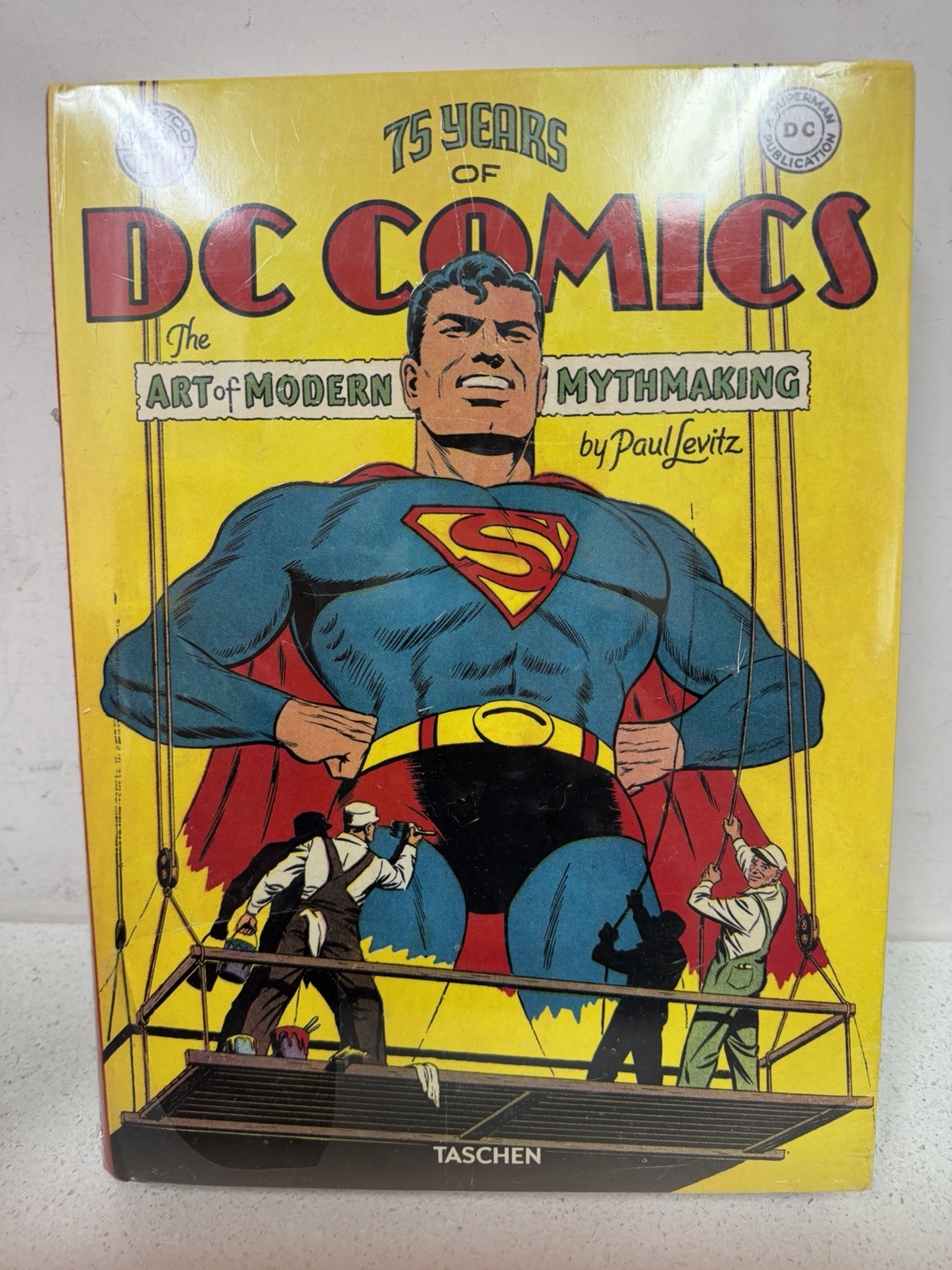 75 anni di DC Comics: Art of Modern Mythmaking di Paul Levitz (2010, copertina rigida