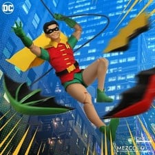 Modellino Mezco One:12 Collective Robin The Boy Wonder Golden Age DC in mano