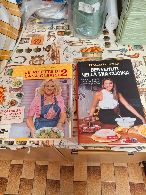 Set di due libri di cucina. Clerici e Parodi