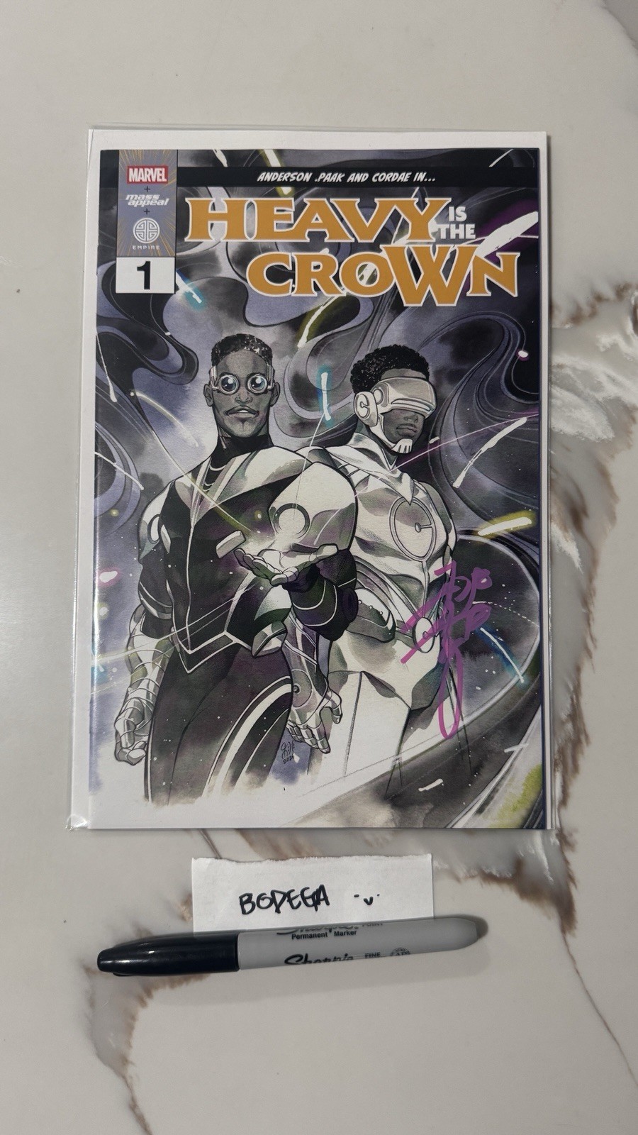 Heavy Is the Crown #1 FIRMATO in vernice rosa di Peach Momoko 2026 esclusiva NYCC