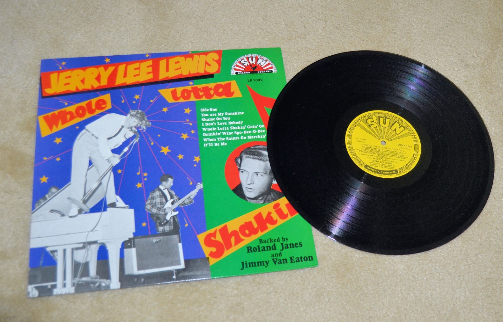 Sun Vinyl LP: Jerry Lee Lewiis: Whole Lotta Shakin'. LP 1042
