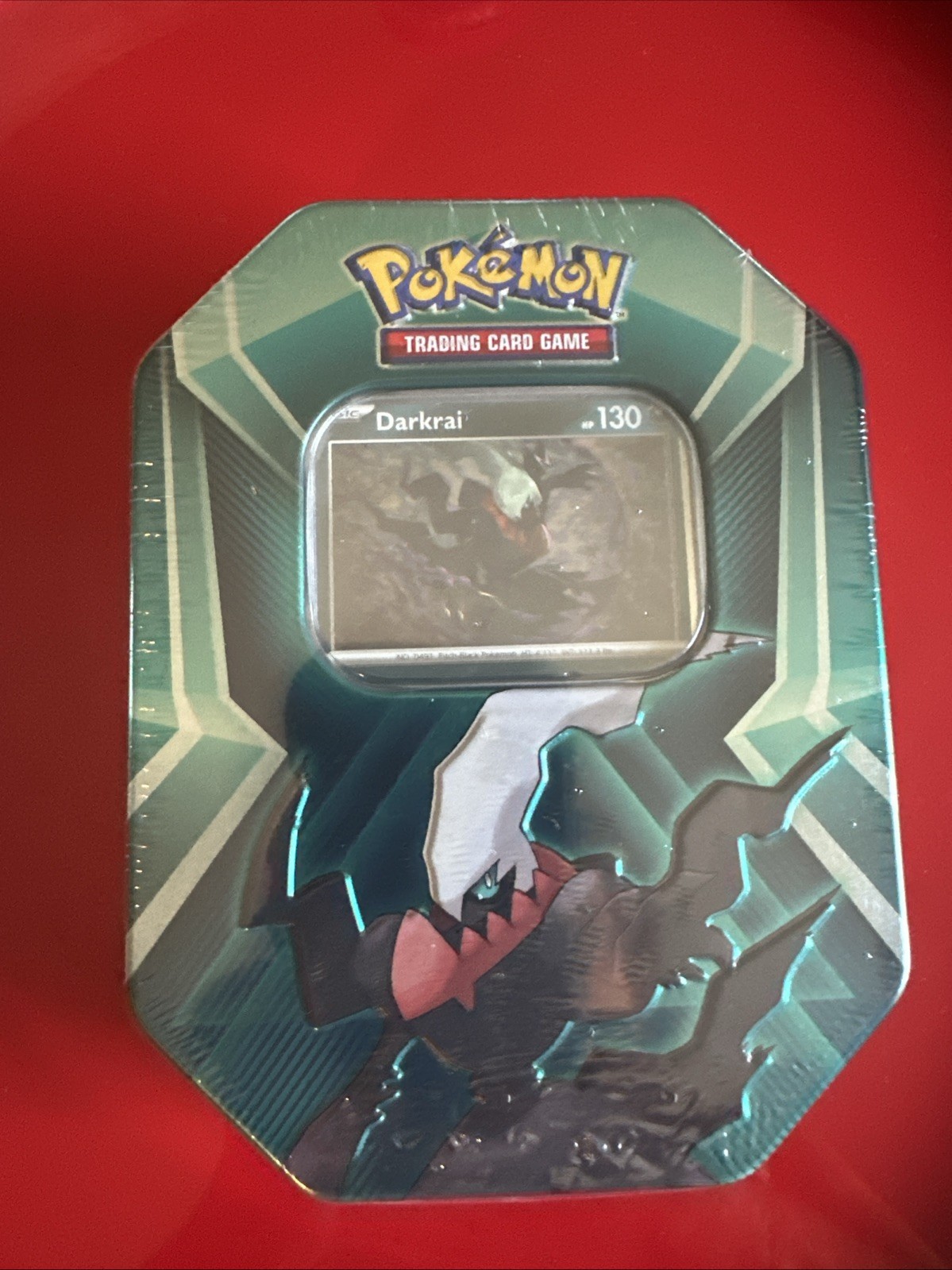 Pokemon TCG: Mighty Mysterious Tin Darkrai nuovo sigillato in fabbrica 2021 3x booster