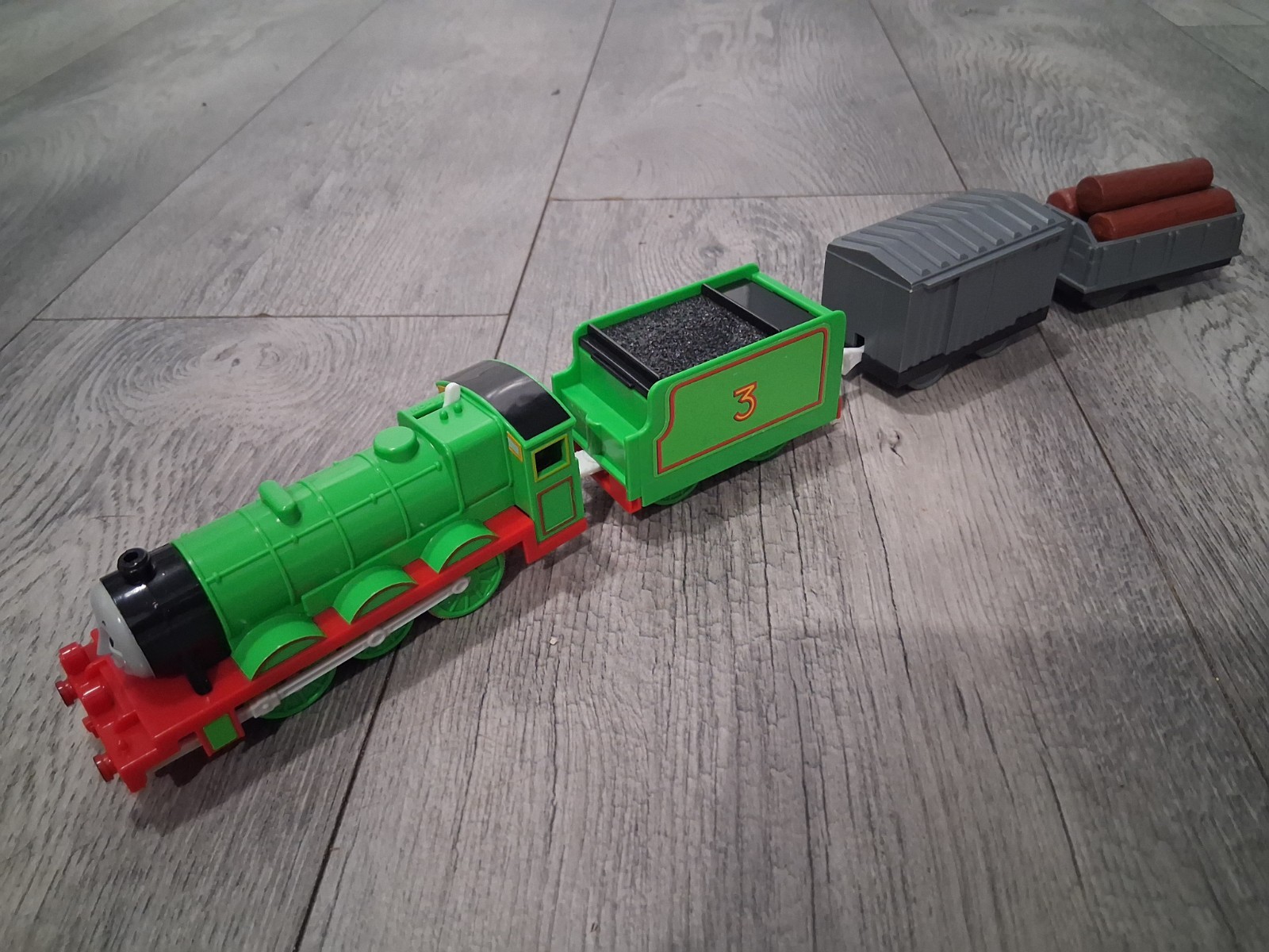 Trenino Thomas Trackmaster Henry con tender abbinato. RARO a batteria. TOMY