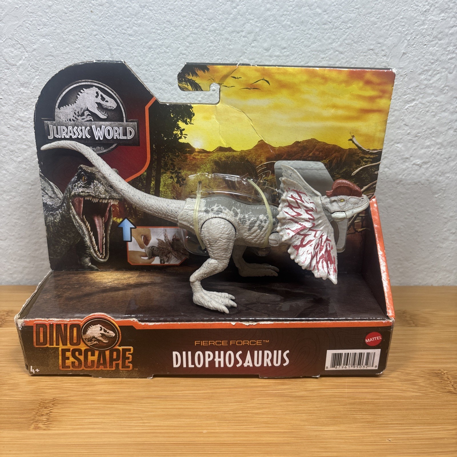 Modellino Jurassic World Camp Cretaceo Dino Escape Dilophosaurus