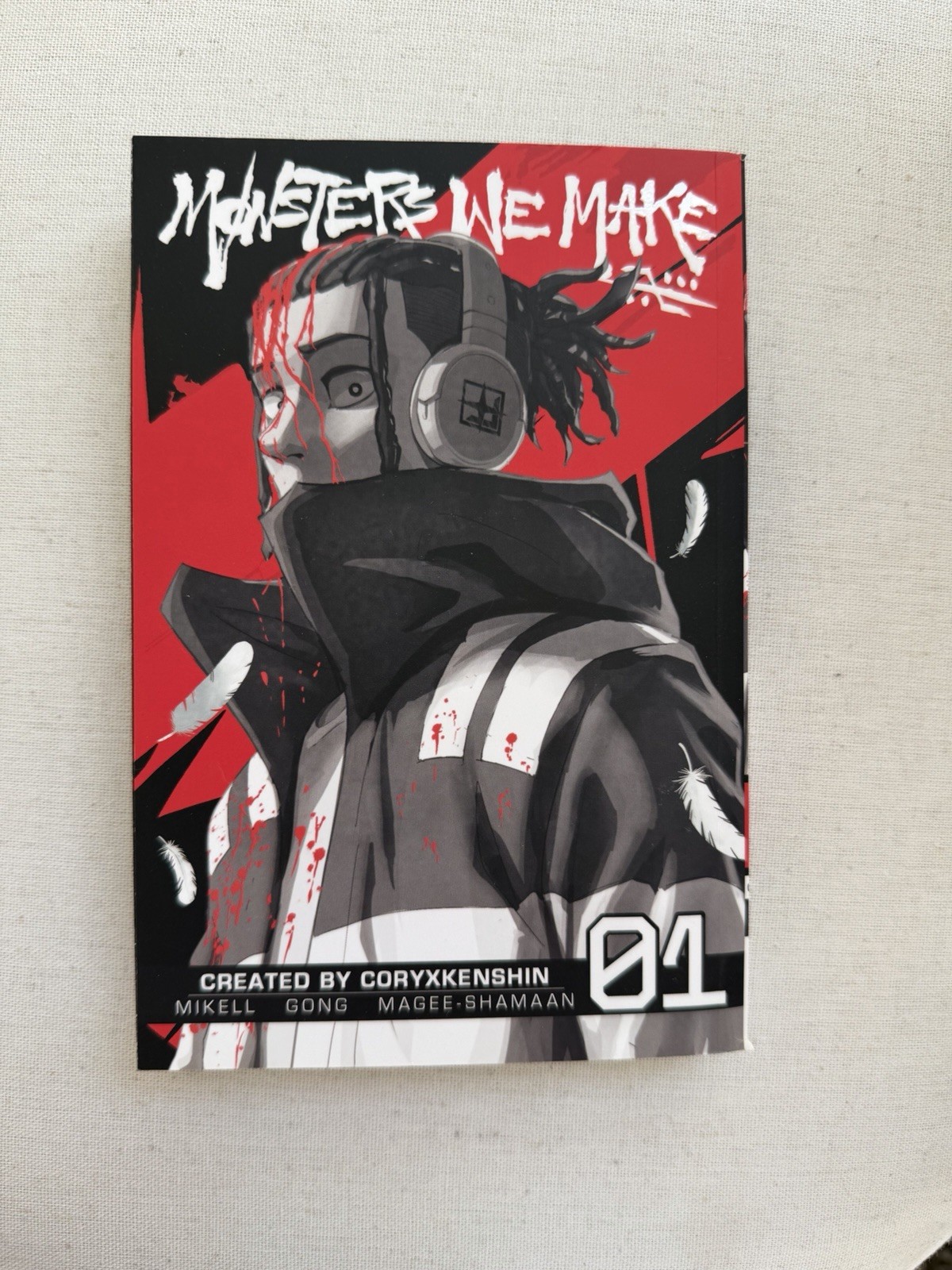 Monsters We Make Volume 1 di Coryxkenshin (Copertina morbida, 2024)