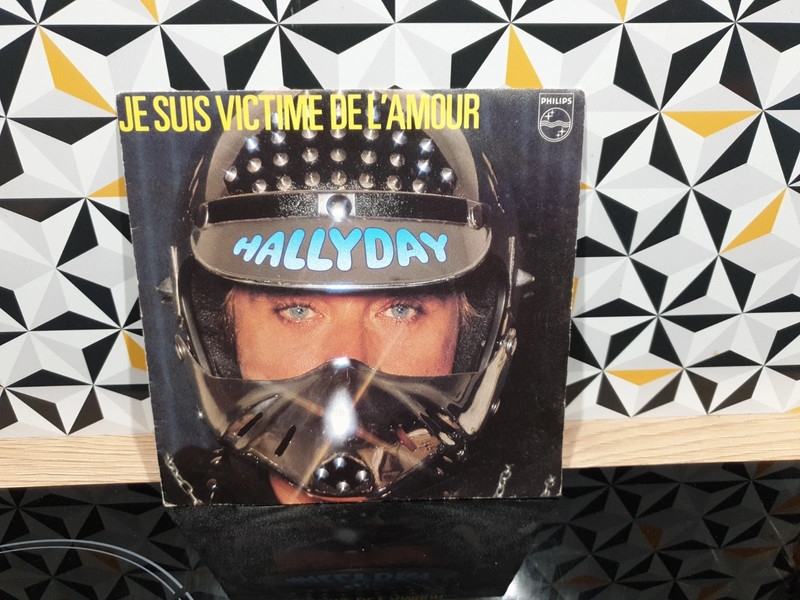 Vinyle 45T Johnny Hallyday - Je suis victime de l'amour - 1982 - Philips 6010606
