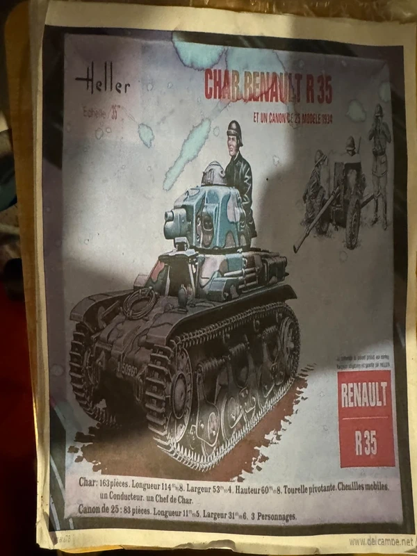 Maquette Heller 1/35 - Char Renault R35 + 2 Figurines Équipage