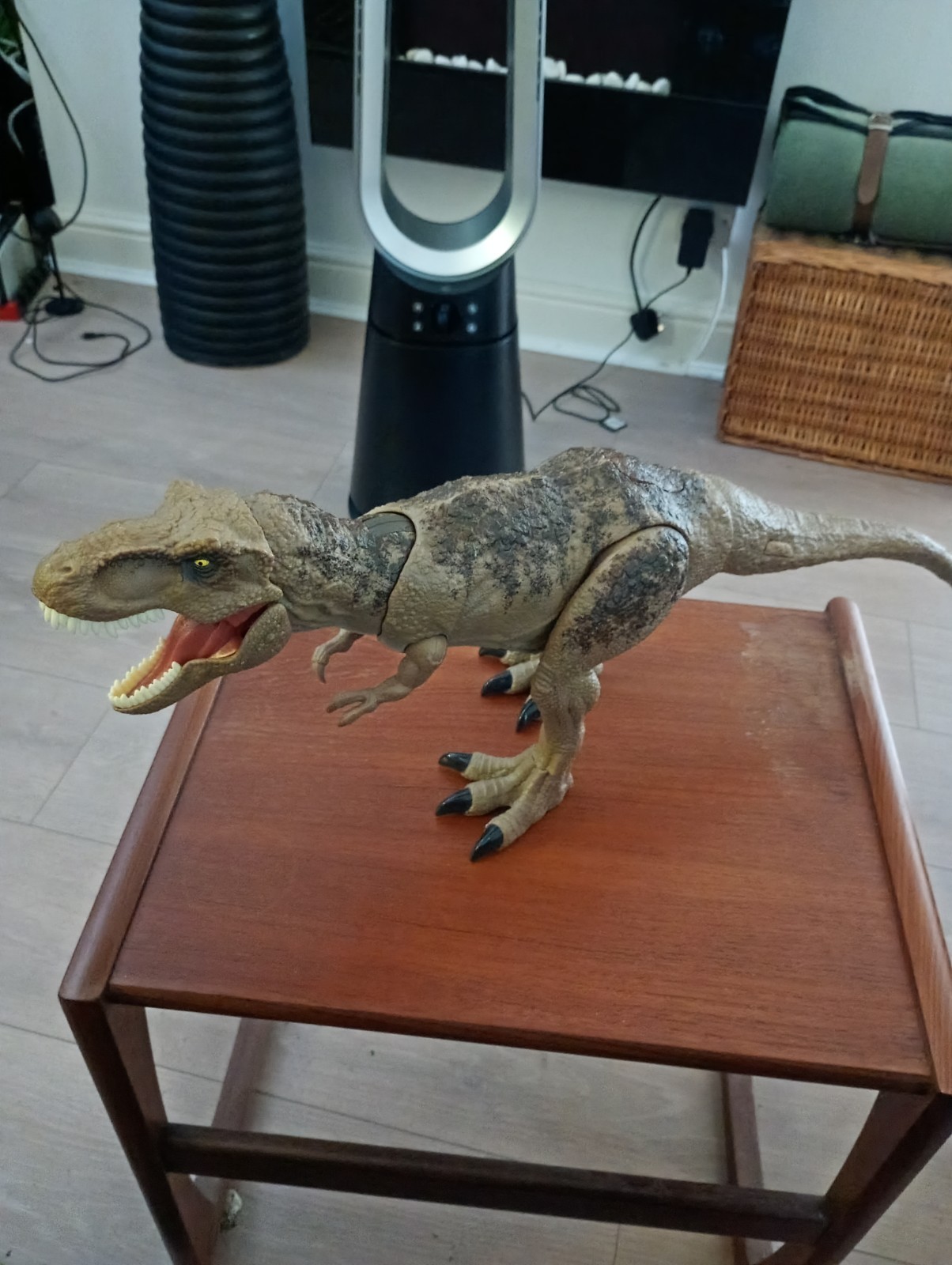 Jurassic World T. rex Dinosaur Toy with Sound & Movement, All-Out Attack Action