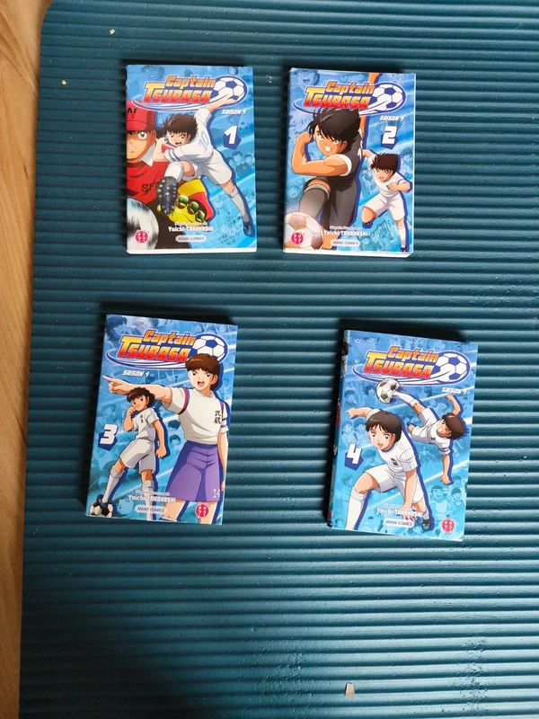 Lot des quatre manga capitaine tsubasa